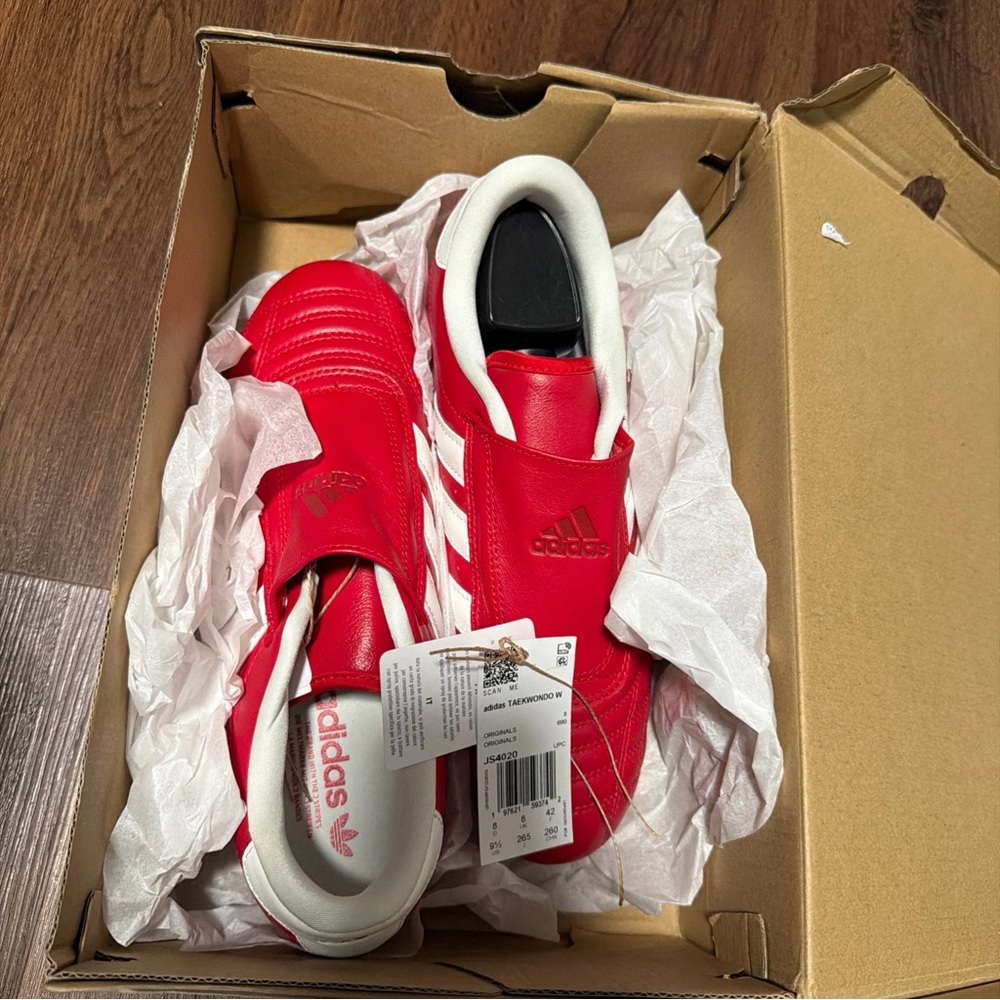 adidas Originals Taekwondo Women's Shoes in Red and White Sz 9.5 - Picture 2 of 4